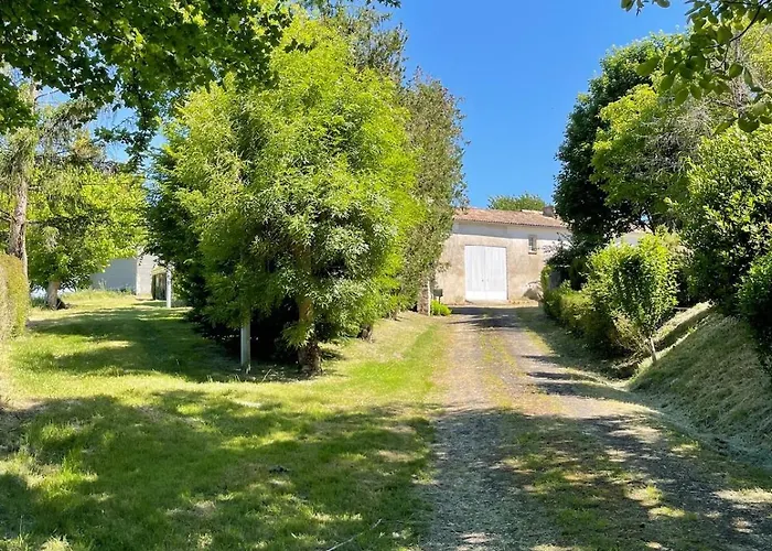 Quiet And Estate Ferienhaus Saint-Martial-de-Mirambeau