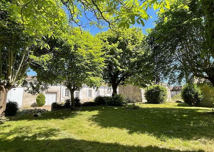 Ferienhaus Quiet And Estate Saint-Martial-de-Mirambeau