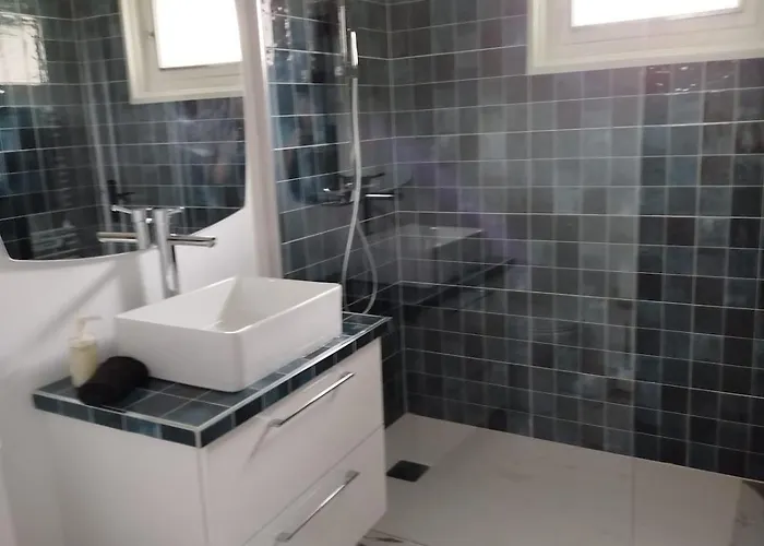 Quiet And Estate * Saint-Martial-de-Mirambeau